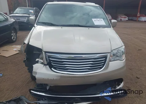 2016 Chrysler Town & Country Touring z USA, uszkodzony, nr VIN 2C4RC1BG8GR213163